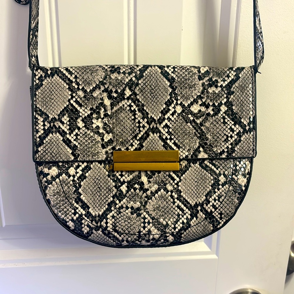 Scoop faux leather crossbody 7x9”